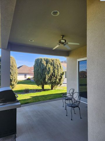 1208 Canyon Lakes Dr, Kennewick, WA 99337