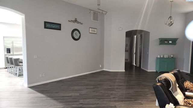 1208 Canyon Lakes Dr, Kennewick, WA 99337