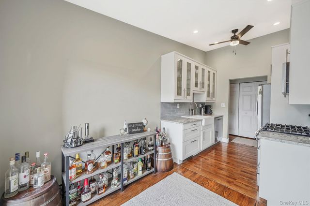 22 Ivy Street 6B, Farmingdale, NY 11735