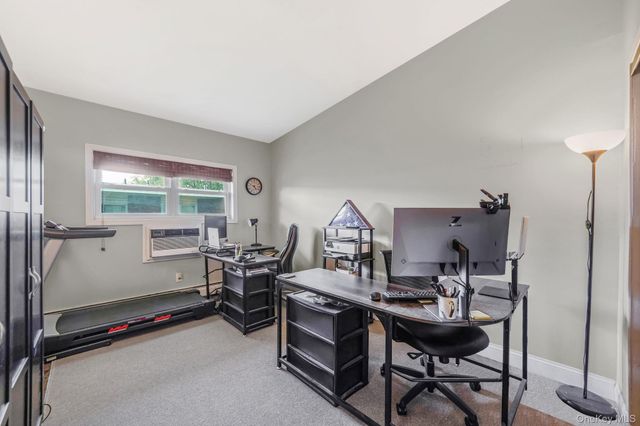 22 Ivy Street 6B, Farmingdale, NY 11735