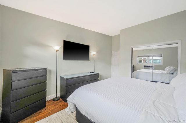 22 Ivy Street 6B, Farmingdale, NY 11735