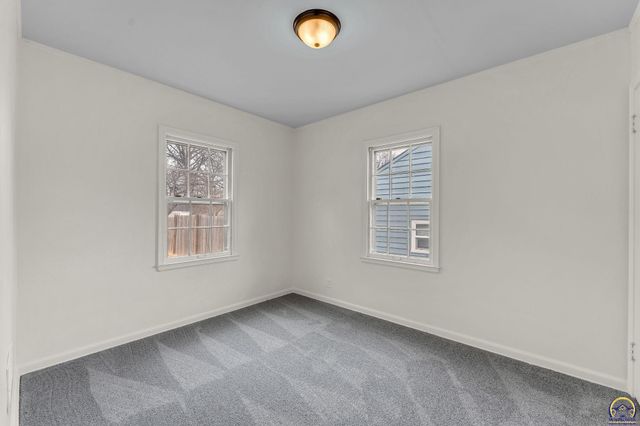 3420 SW Huntoon ST, Topeka, KS 66610