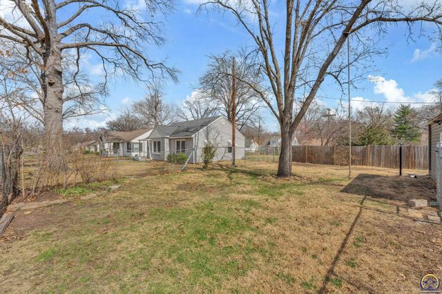 3420 SW Huntoon ST, Topeka, KS 66610