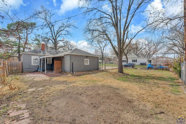 3420 SW Huntoon ST, Topeka, KS 66610