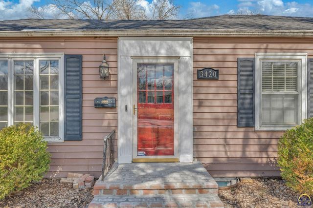 3420 SW Huntoon ST, Topeka, KS 66610