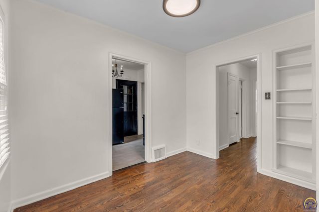 3420 SW Huntoon ST, Topeka, KS 66610