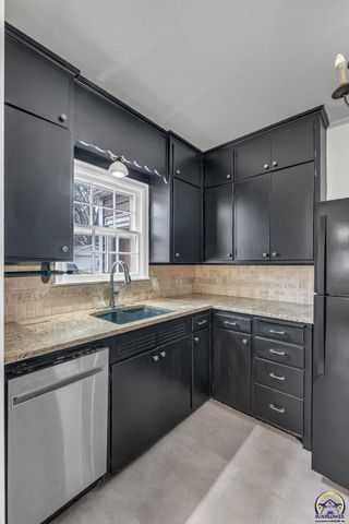 3420 SW Huntoon ST, Topeka, KS 66610