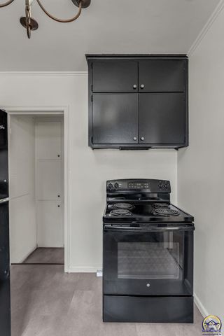 3420 SW Huntoon ST, Topeka, KS 66610