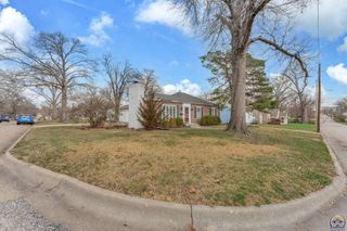 3420 SW Huntoon ST, Topeka, KS 66610