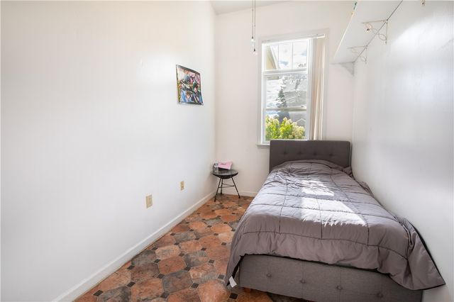 504 N Buhl Farm Dr, Hermitage, PA 16148