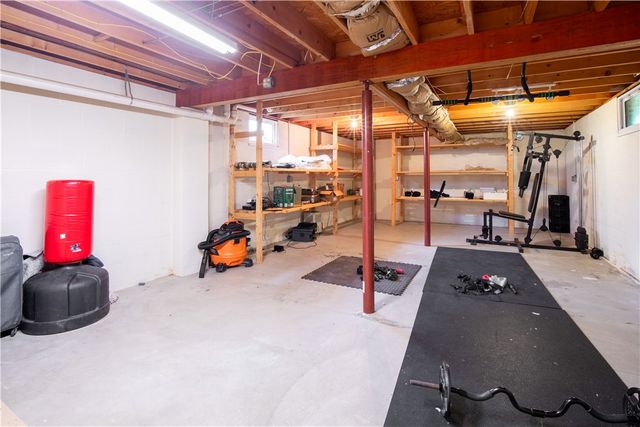 504 N Buhl Farm Dr, Hermitage, PA 16148