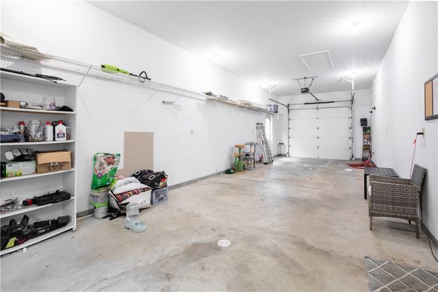 504 N Buhl Farm Dr, Hermitage, PA 16148