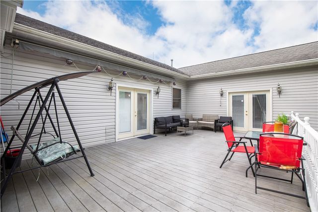 504 N Buhl Farm Dr, Hermitage, PA 16148