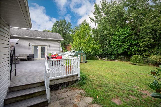 504 N Buhl Farm Dr, Hermitage, PA 16148