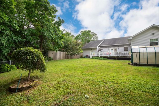 504 N Buhl Farm Dr, Hermitage, PA 16148