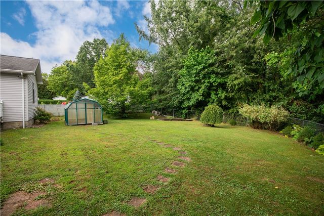 504 N Buhl Farm Dr, Hermitage, PA 16148