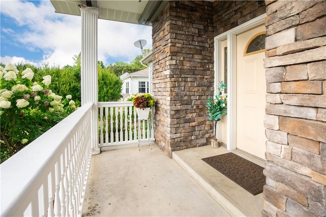 504 N Buhl Farm Dr, Hermitage, PA 16148