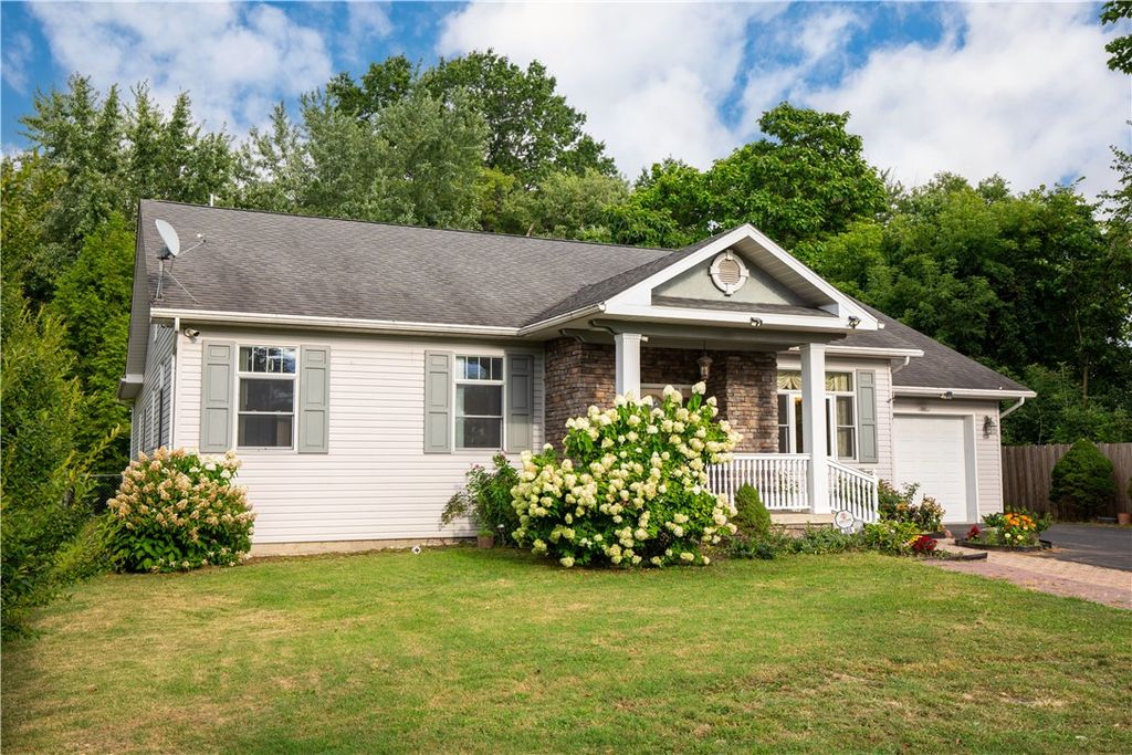 504 N Buhl Farm Dr, Hermitage, PA 16148