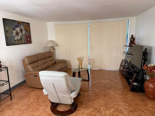 8301 Sands Point Boulevard S103, Tamarac, FL 33321