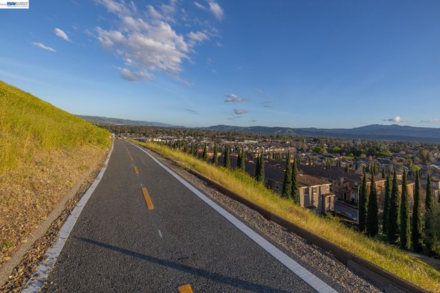 263 Llano De Los Robles Ave 1, San Jose, CA 95136