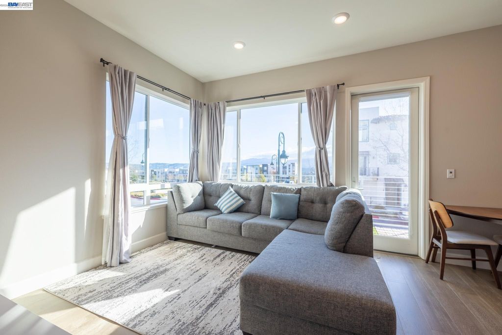 263 Llano De Los Robles Ave 1, San Jose, CA 95136