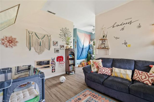 601 Pine ST, Cape Charles, VA 23310