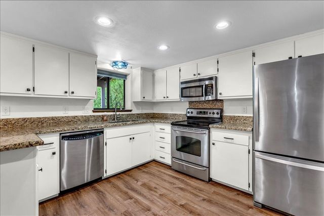 3036 Monte Bello Drive, Redding, CA 96001