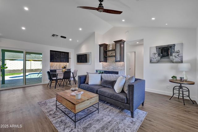 1362 E WICKIEUP Lane, Phoenix, AZ 85024