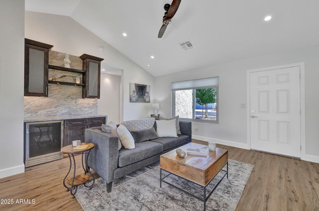 1362 E WICKIEUP Lane, Phoenix, AZ 85024