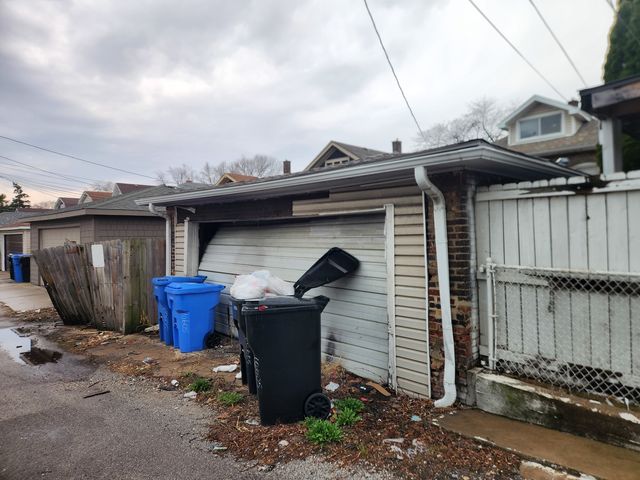 10605 S Avenue F, Chicago, IL 60617