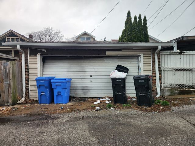 10605 S Avenue F, Chicago, IL 60617