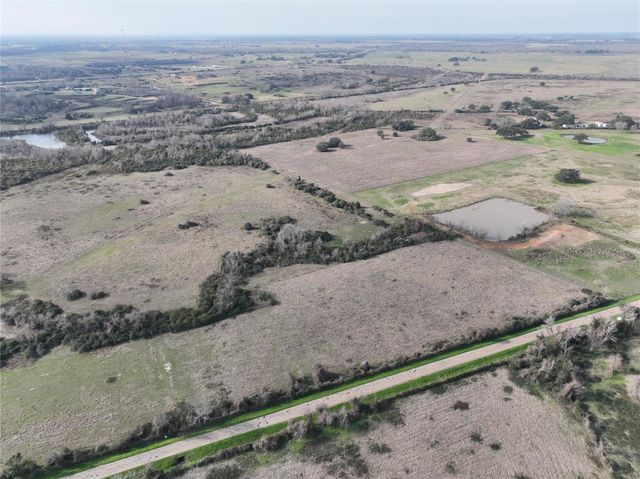 000 Schindler Road, Alleyton, TX 78935