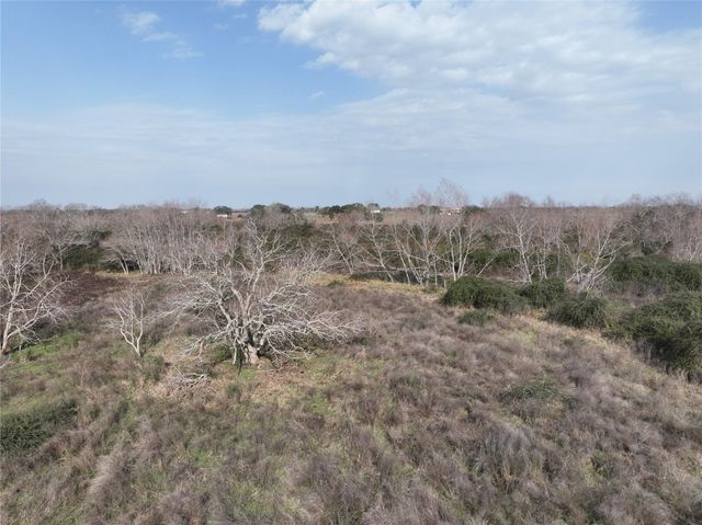 000 Schindler Road, Alleyton, TX 78935