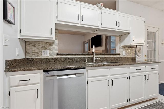 527 Windward DR, Chesapeake, VA 23320