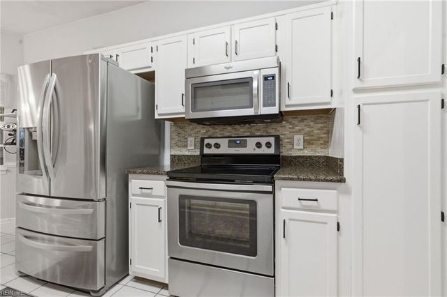 527 Windward DR, Chesapeake, VA 23320