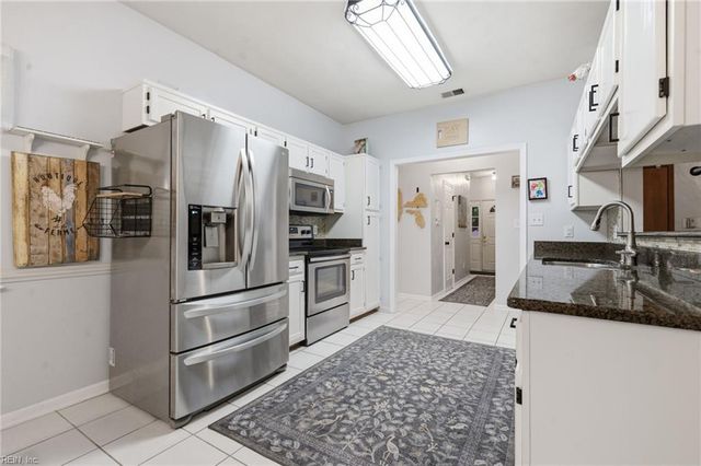 527 Windward DR, Chesapeake, VA 23320