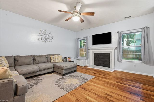 527 Windward DR, Chesapeake, VA 23320