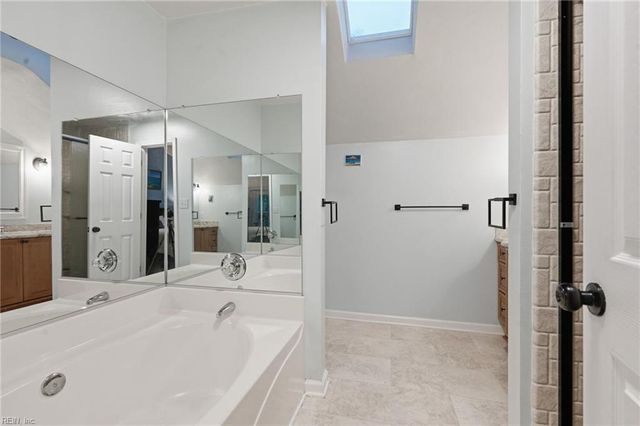 527 Windward DR, Chesapeake, VA 23320