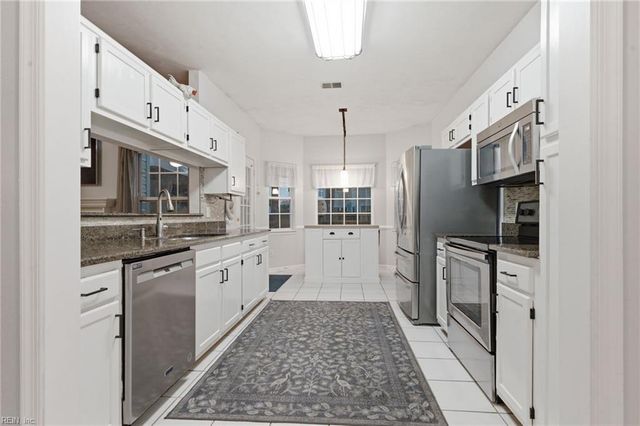 527 Windward DR, Chesapeake, VA 23320
