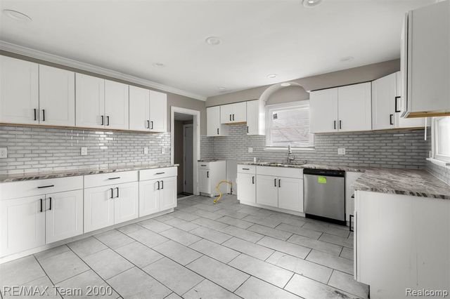 17420 Ohio Street, Detroit, MI 48221