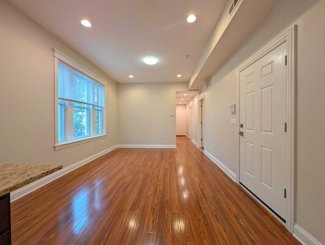 2048 W Evergreen Avenue 3, Chicago, IL 60622