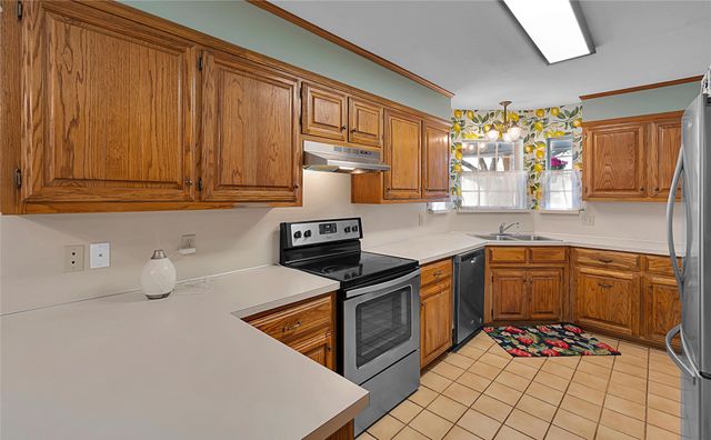 724 W 4th Street, Mcgregor, TX 76657