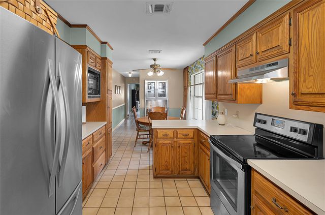 724 W 4th Street, Mcgregor, TX 76657