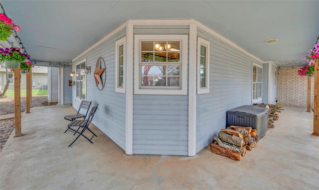 724 W 4th Street, Mcgregor, TX 76657