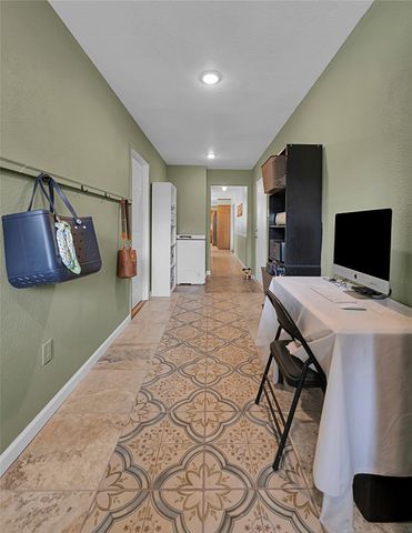 724 W 4th Street, Mcgregor, TX 76657