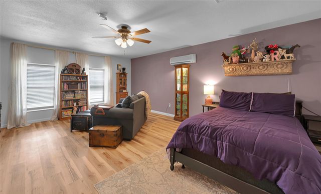 724 W 4th Street, Mcgregor, TX 76657