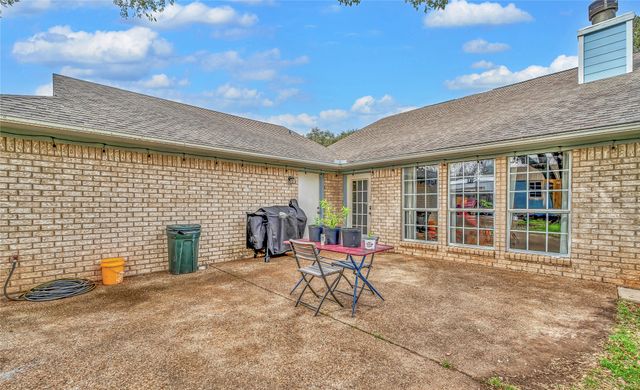 724 W 4th Street, Mcgregor, TX 76657