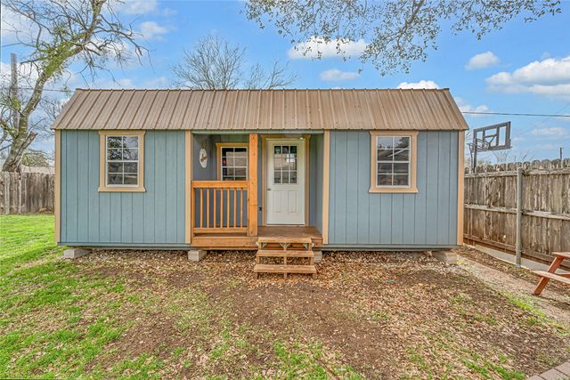 724 W 4th Street, Mcgregor, TX 76657