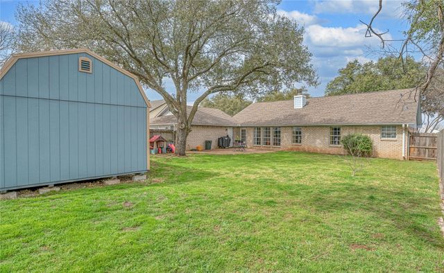 724 W 4th Street, Mcgregor, TX 76657