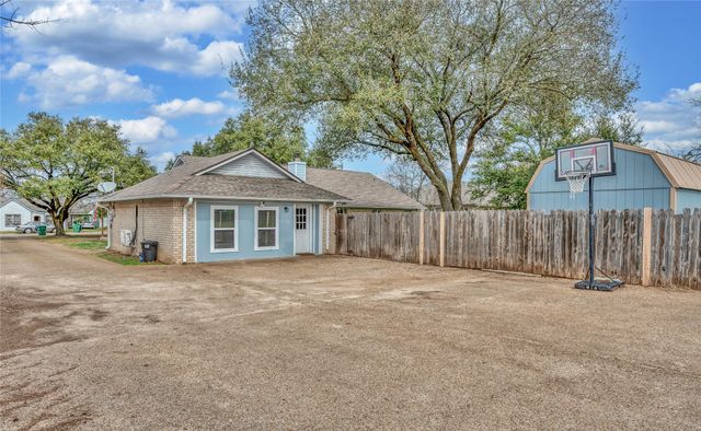724 W 4th Street, Mcgregor, TX 76657